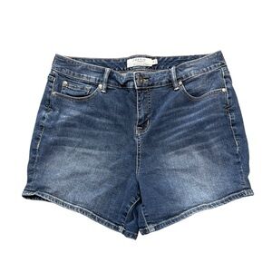 Torrid Women’s Medium Wash Denim Jean Shorts 16